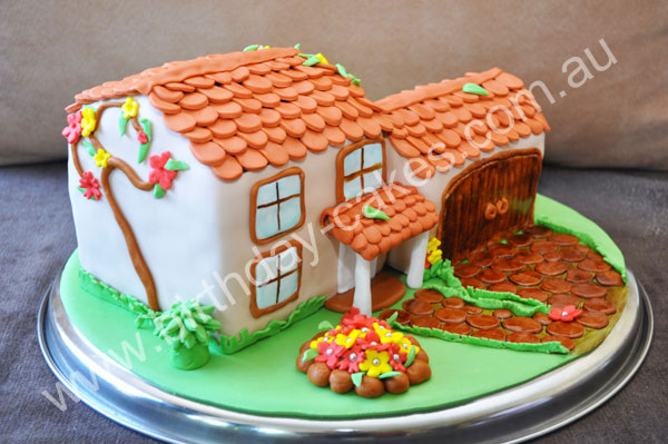 novelty house cake